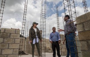 Supervisa Erika Olea construcción de nueva subdelegación en Ahuatenco