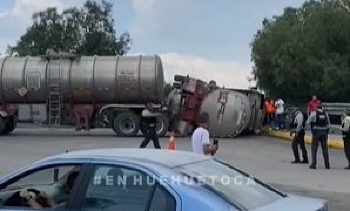 Vuelca pipa con diésel en Huehuetoca; cierran la México-Querétaro