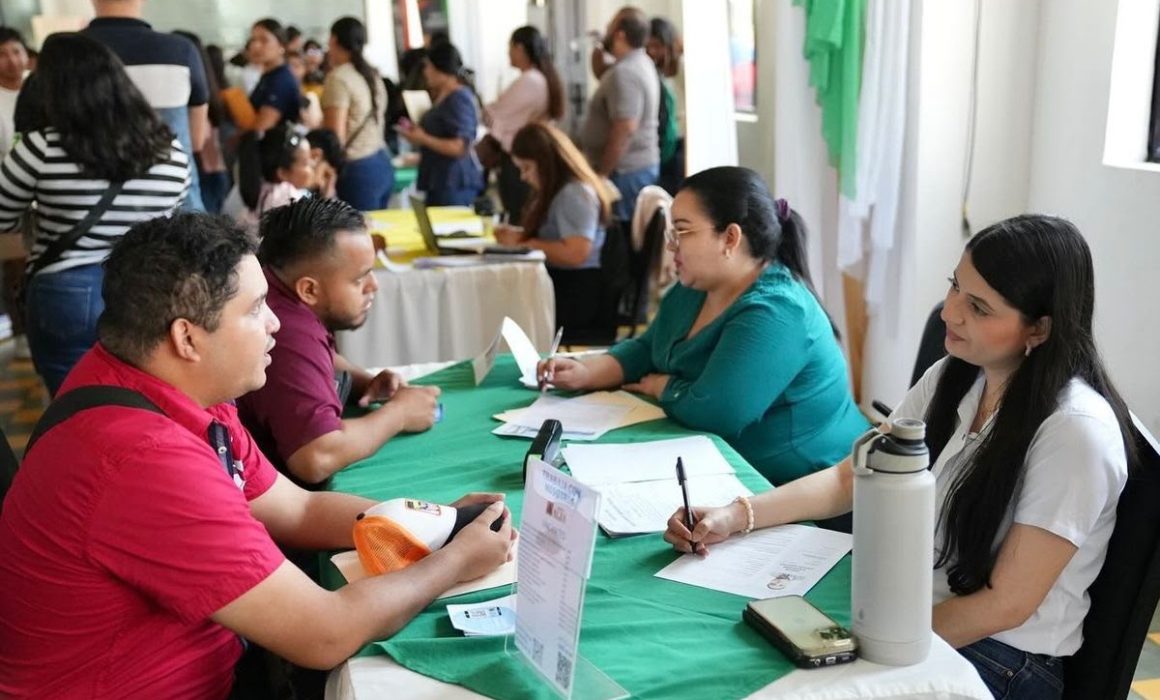 Acerca Atizapán oportunidades laborales con Feria Itinerante de Empleo