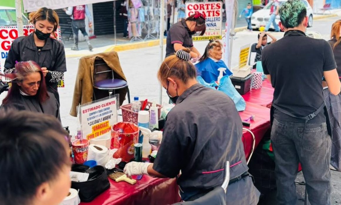 Acerca Gerardo Ulloa servicios de salud a vecinos de Neza