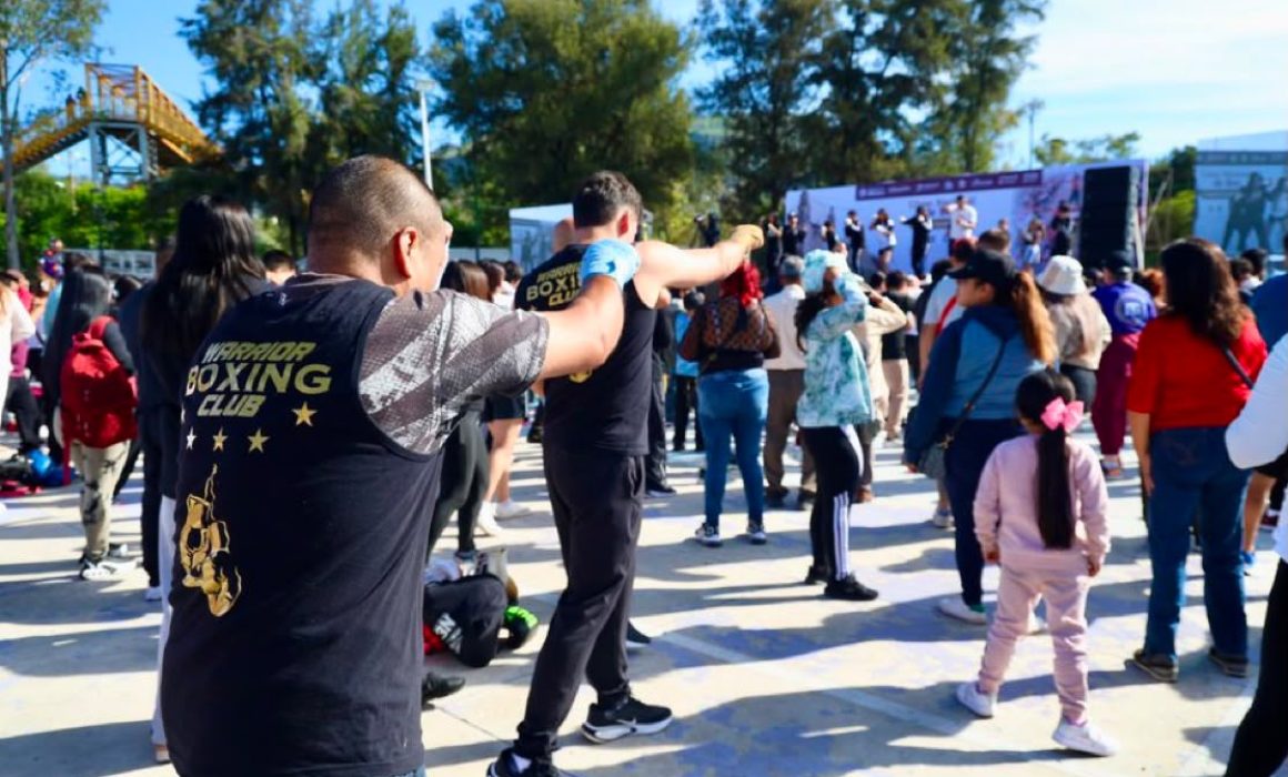 Activa Tlalnepantla a familias con clase nacional de boxeo