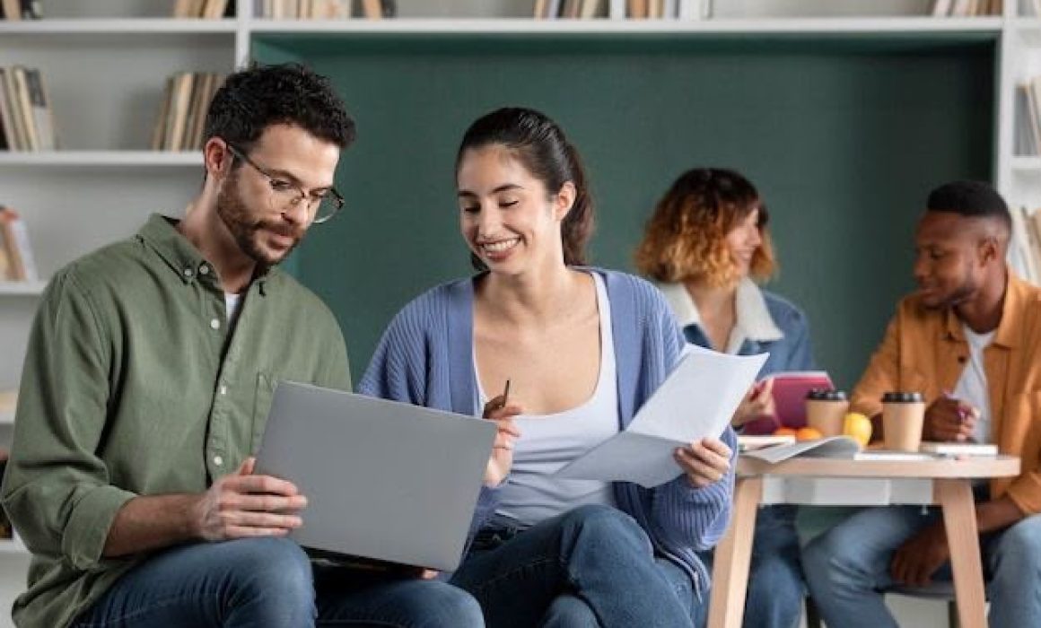 Apoya Anuar Azar a jóvenes y adultos para concluir sus estudios básicos