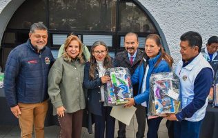 Apoyan con kits escolares a familias del SUTEYM en Atizapán de Zaragoza