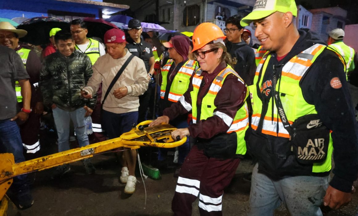 Arranca Ecatepec programa nocturno para reparar baches