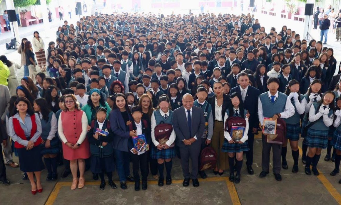 Arranca Tlalnepantla ciclo escolar con útiles y nuevos planteles