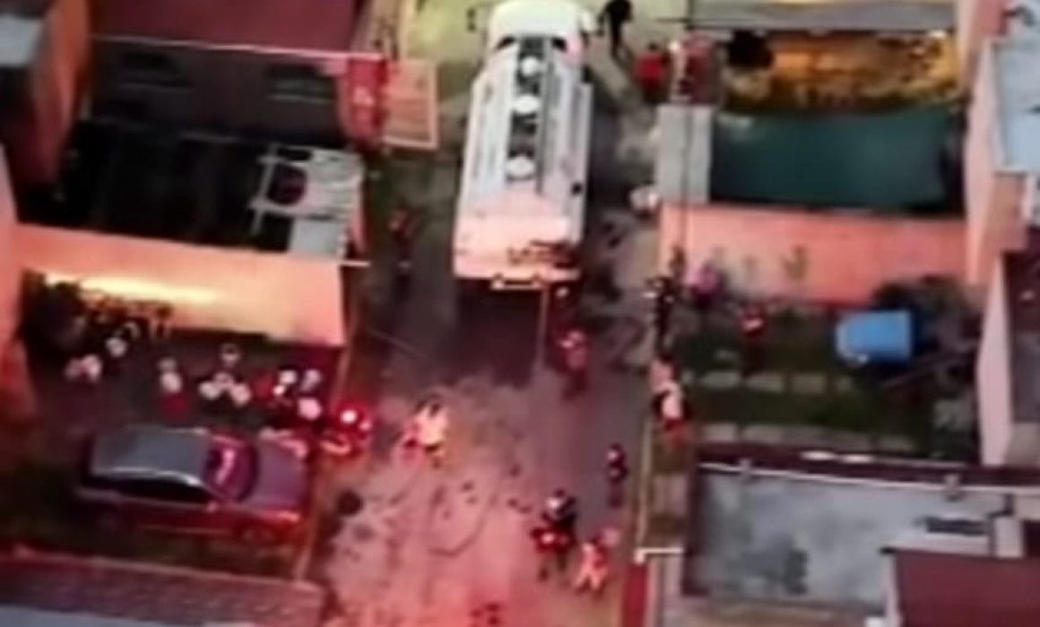Atienden bomberos explosión en vivienda de Los Héroes Ecatepec