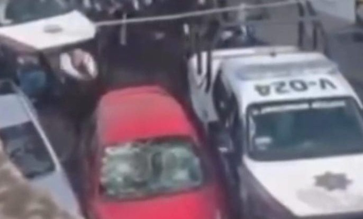 Atropella sujeto a policía y enfrenta a otros a tiros en Nezahualcóyotl