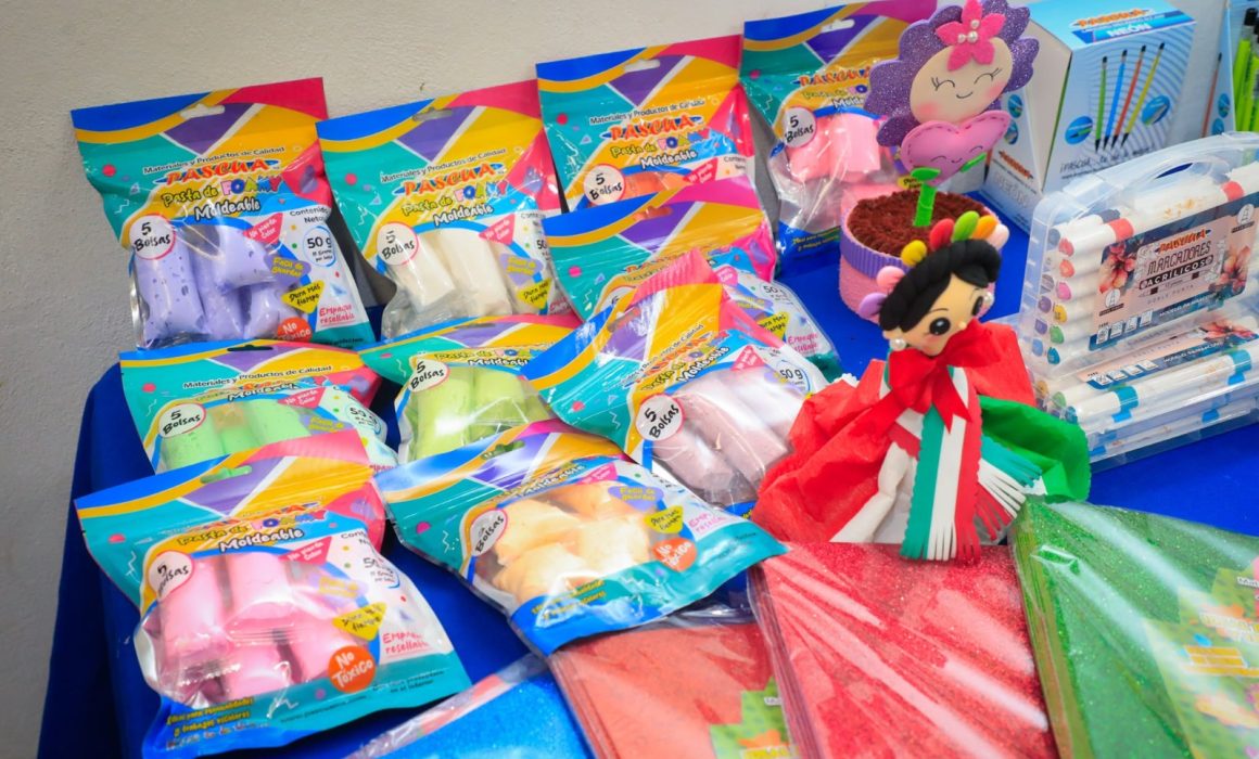 Ayuda Naucalpan a reducir el gasto escolar con feria de descuento
