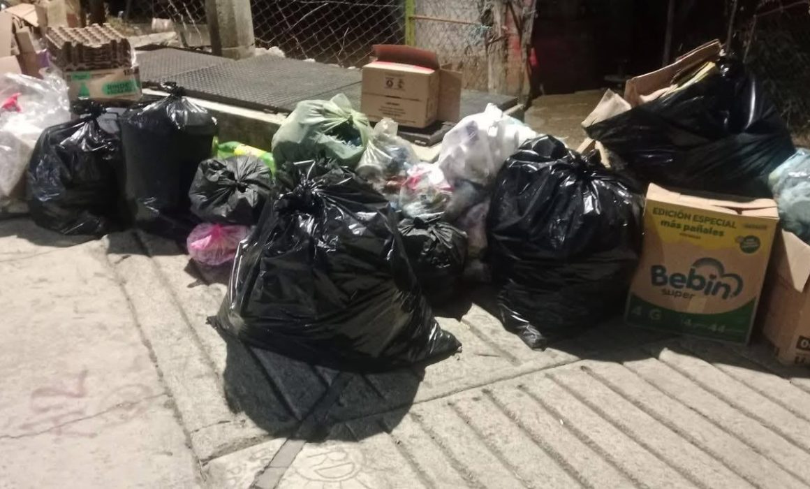 Basura se acumula en Tlatlaya; Ayuntamiento reacciona tarde