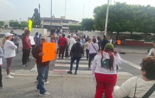 Bloquean vecinos de Neza para exigir agua tras 20 días sin servicio