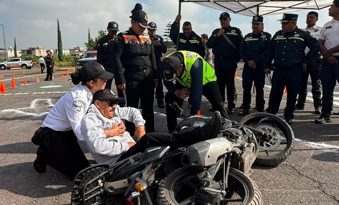 Capacitan a policías para responder a accidentes viales en Edomex
