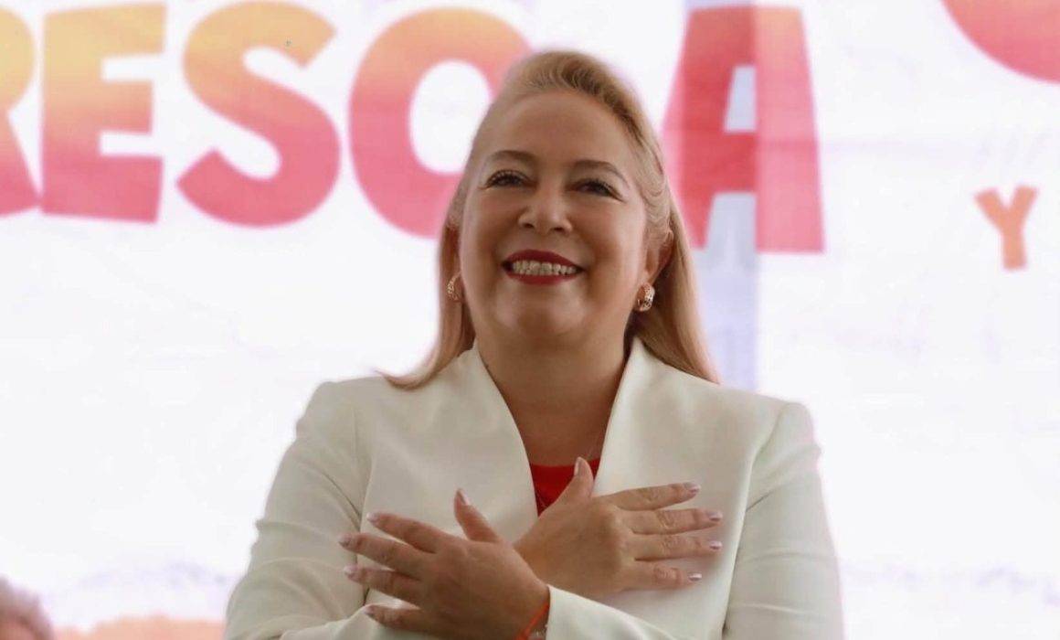 Captan a alcaldesa de Tepotzotlán usando auto oficial para ir a misa