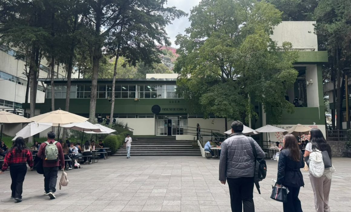 Cede tensión en Economía de la UAEMéx; reanudan clases tras acuerdos
