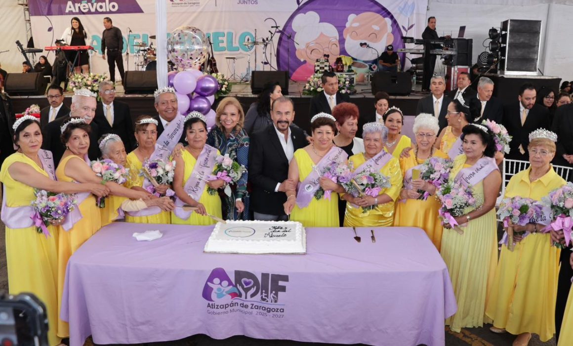 Celebra Atizapán a mil 500 adultos mayores por el Día de los Abuelos