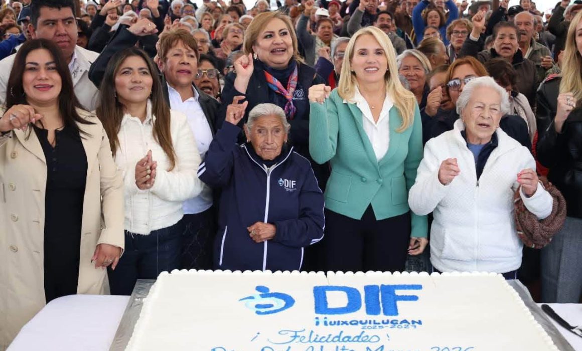 Celebra Huixquilucan a adultos mayores con música y regalos