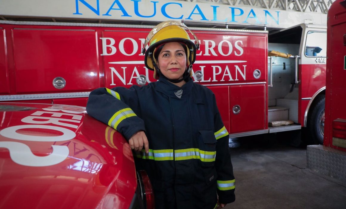 Celebran bomberos de Naucalpan su día con equipamiento renovado