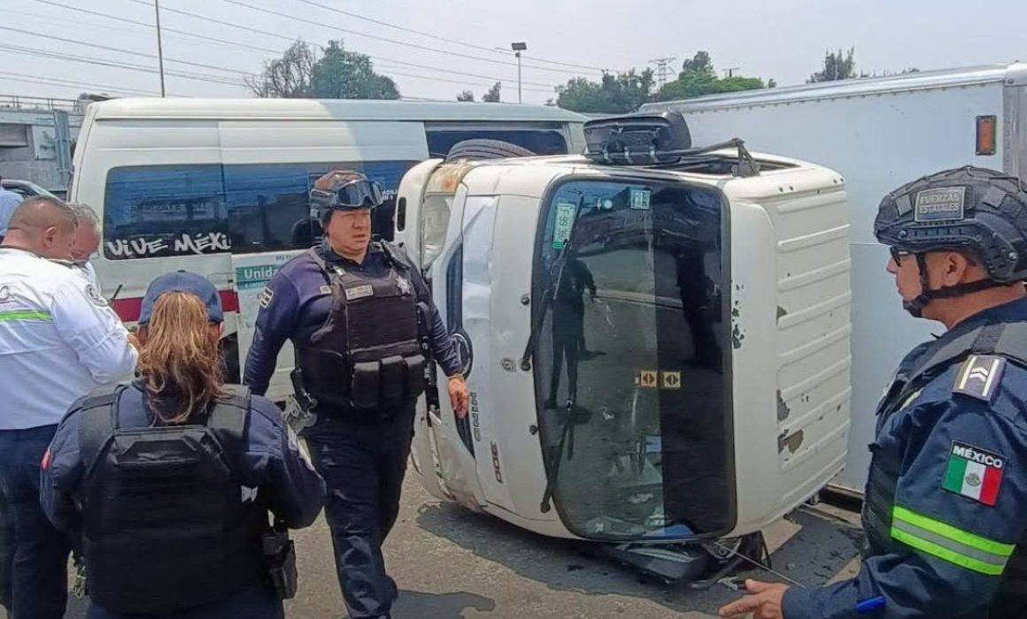 Choca combi contra camioneta de carga en Tlalnepantla hay 11 lesionados