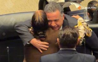 Como si nada: hasta panistas saludan a Inzunza en su retorno al Senado