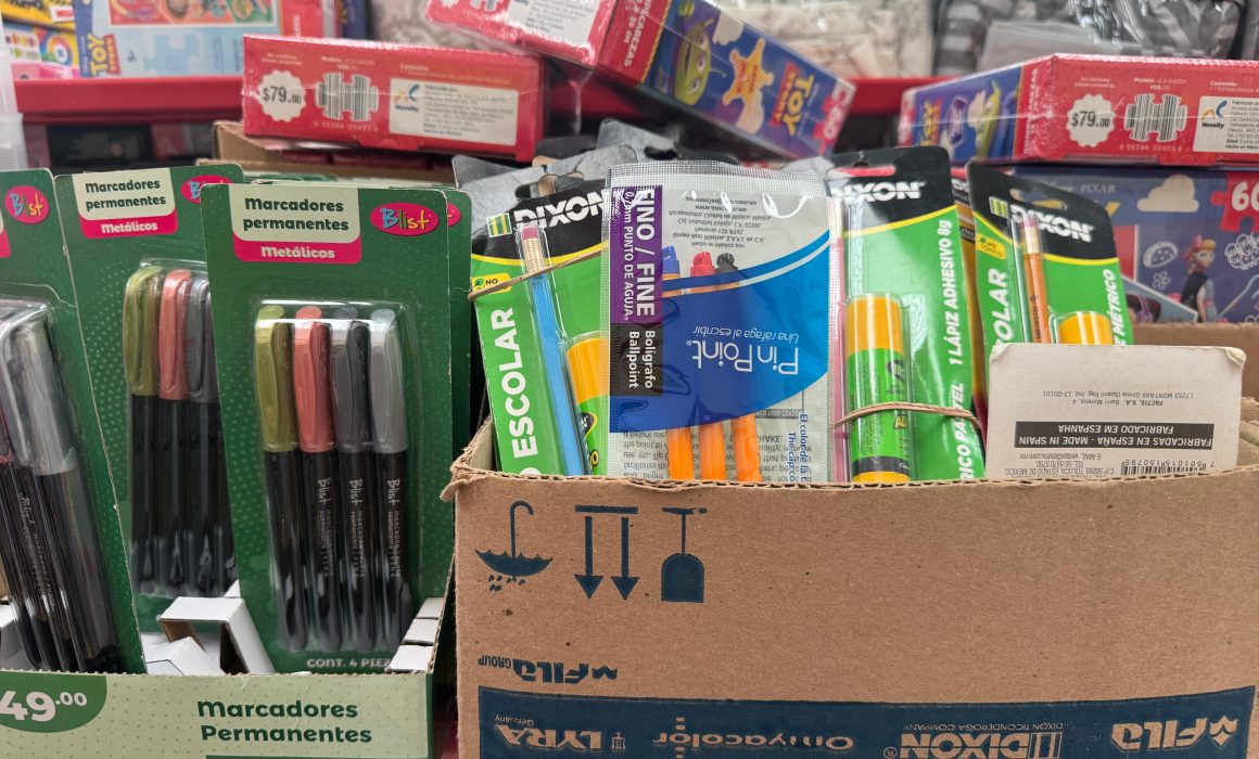 Compras escolares de última hora saturan comercios de Toluca