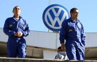 Convoca SITIAVW a votación por aumento en Volkswagen El texto original de este artículo fue publicado por la Agencia Quadratín en la siguiente dirección: https://puebla.quadratin.com.mx/economia/convoca-sitiavw-a-votacion-por-aumento-en-volkswagen/ Este contenido se encuentra protegido por la ley. Si lo cita, por favor mencione la fuente y haga un enlace a la nota original de donde usted lo ha tomado. Agencia Quadratín. Todos los Derechos Reservados © 2023.