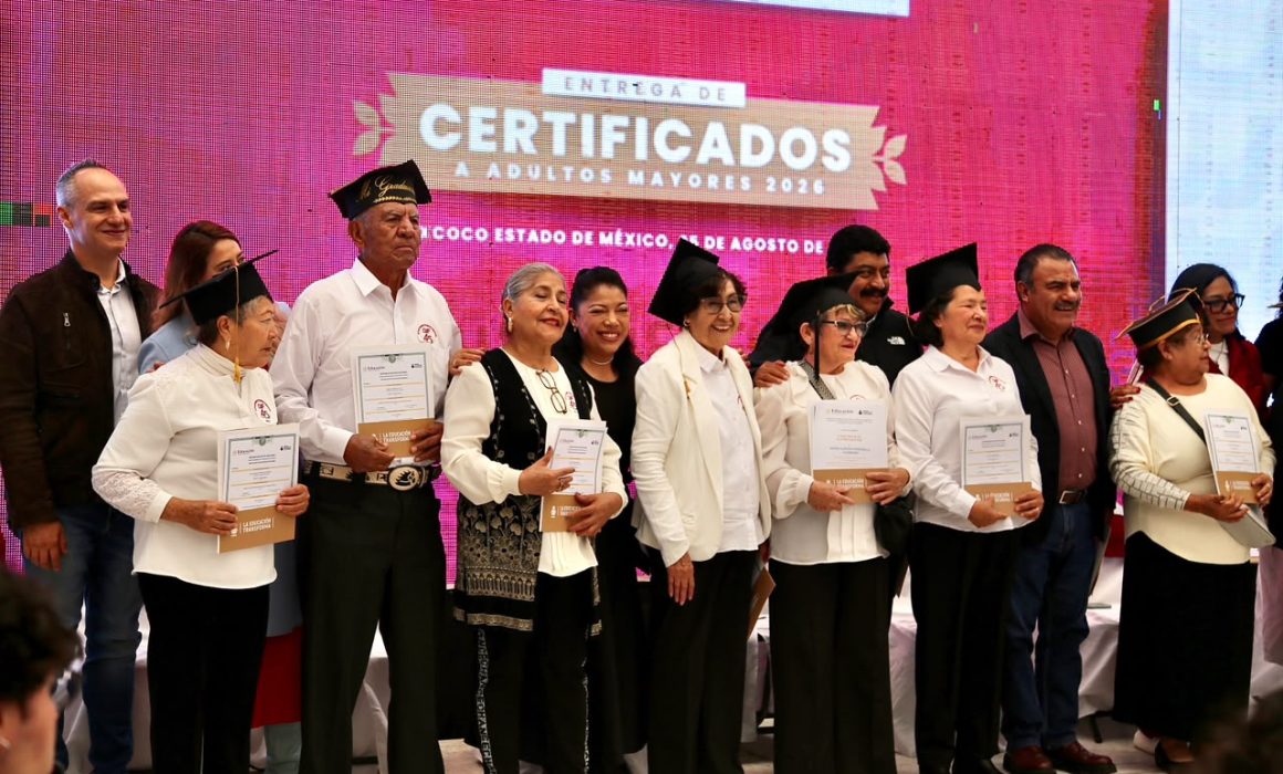 Cumplen meta escolar cerca de 250 adultos mayores en Texcoco