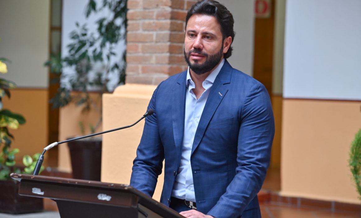Defiende Anuar Azar valores de familia y libertad en el Congreso