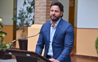 Defiende Anuar Azar valores de familia y libertad en el Congreso