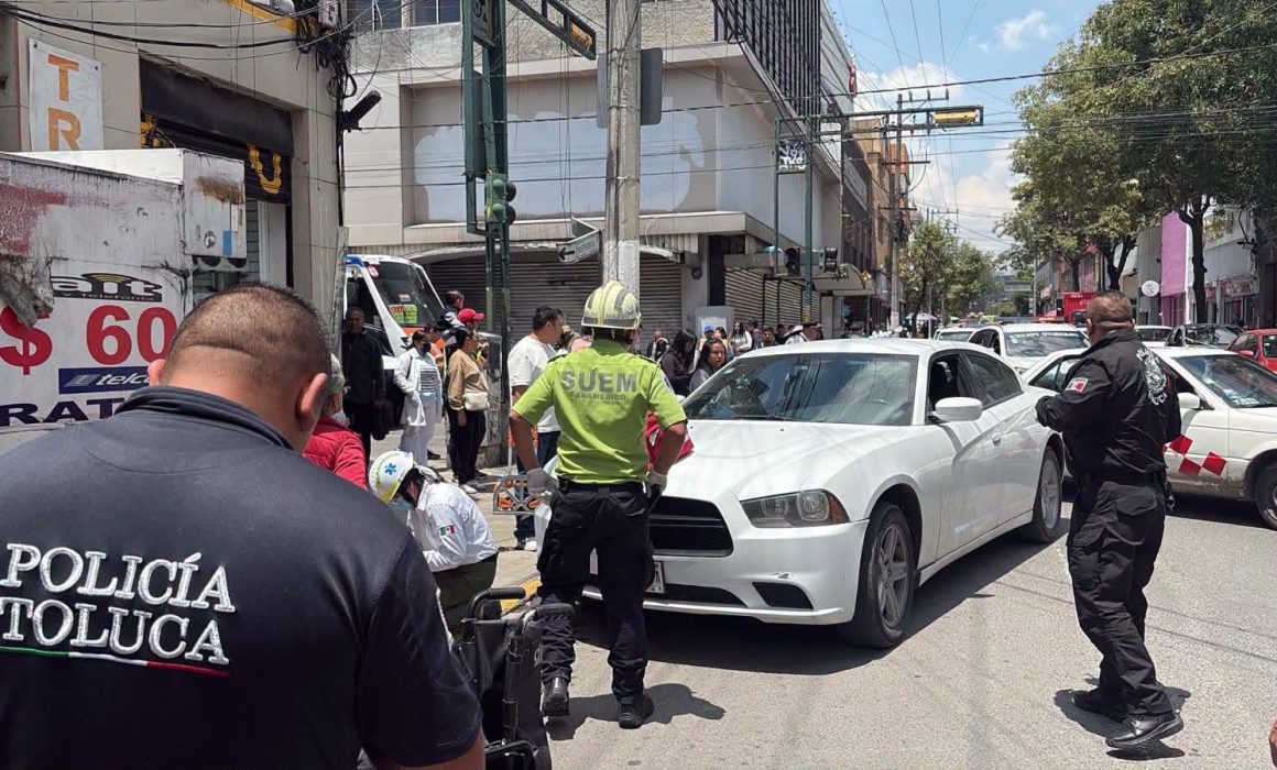 Deja atropellamiento 3 heridos en Toluca; 1 en silla de ruedas