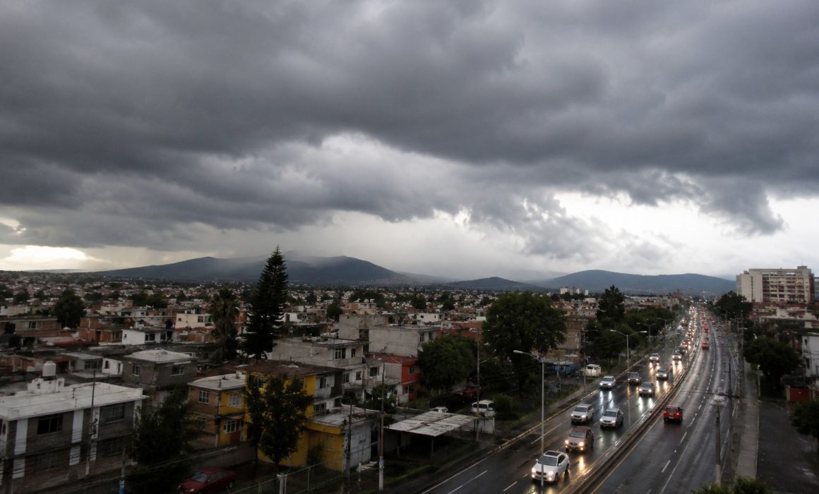 Deja onda tropical 24 ambiente fresco, lluvias y granizo en Edomex