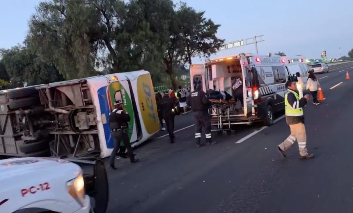 Deja varios lesionados volcadura de autobús ODT en la México-Pachuca