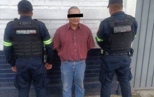 Detienen a hombre que intentó depositar 85 mil pesos en billetes falsos