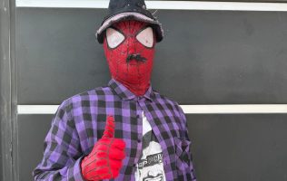 Disfruta 'Spidercholo' ser un influencer con millones de seguidores