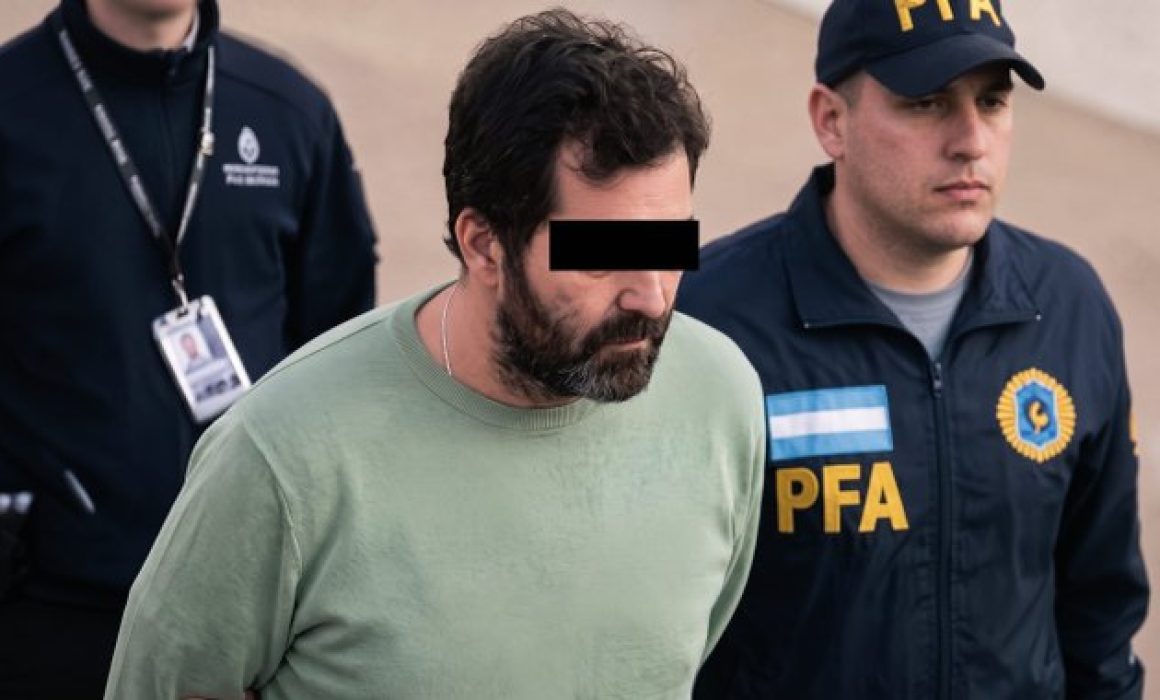 Encarcelan al excontralmirante Fernando Farías por red de huachicol