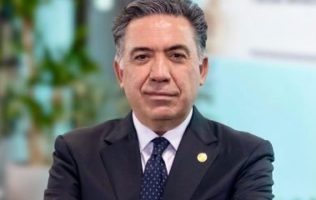 Enrique Inzunza deja la bancada de Morena y será senador independiente