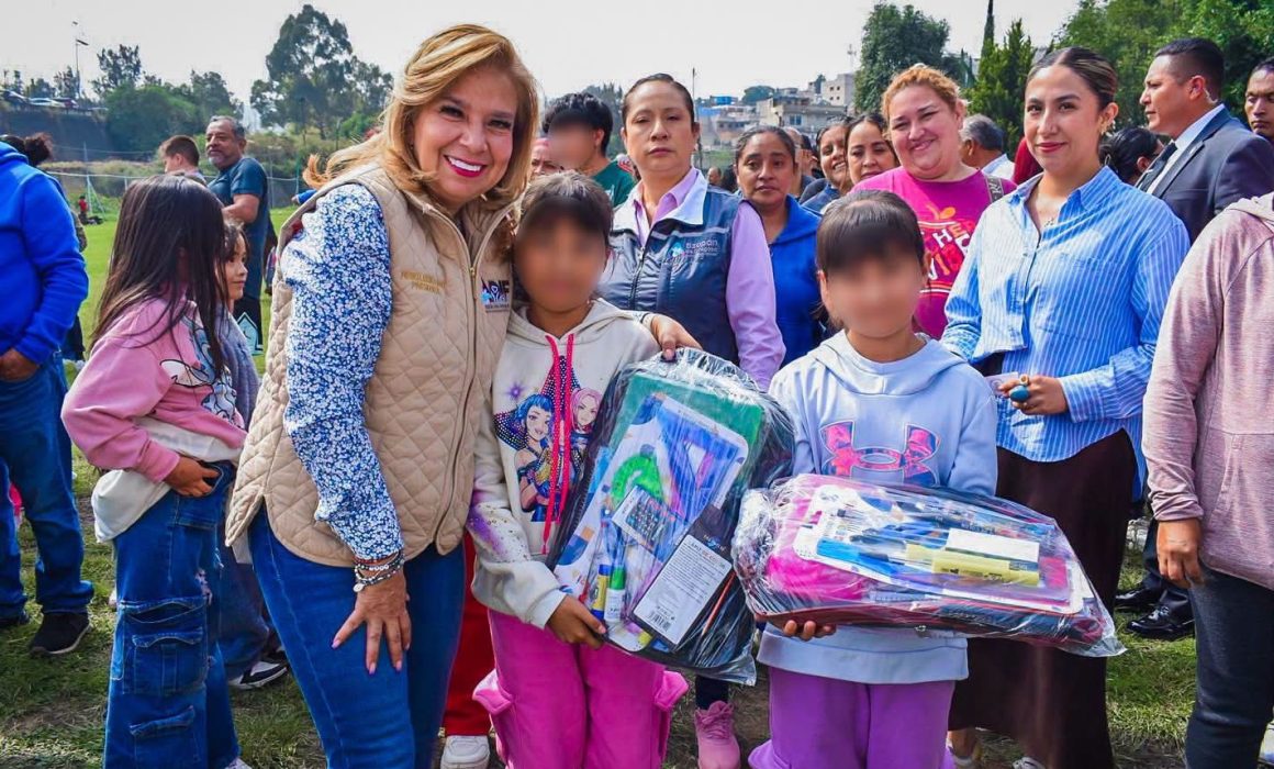 Entrega Atizapán de Zaragoza útiles escolares a 10 mil familias
