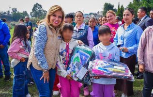 Entrega Atizapán de Zaragoza útiles escolares a 10 mil familias