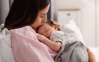 Entrega DIF Atizapán 200 obsequios a embarazadas y nuevas mamás