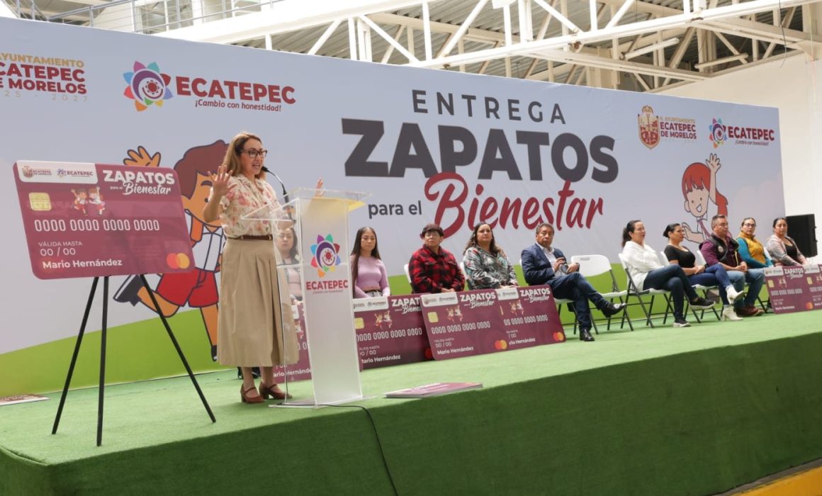Entrega Ecatepec apoyos para compra de zapatos escolares