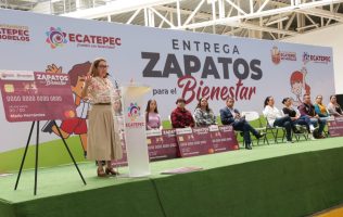 Entrega Ecatepec apoyos para compra de zapatos escolares