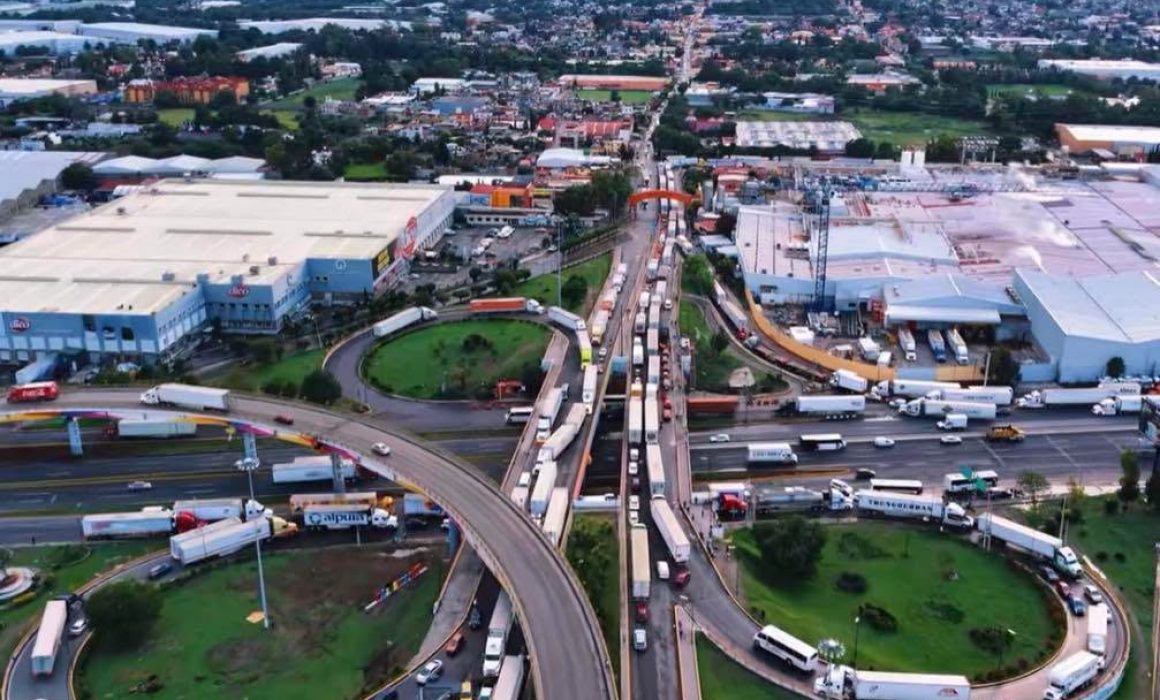 Exponen vecinos obra fantasma y severo caos vial en Tepotzotlán