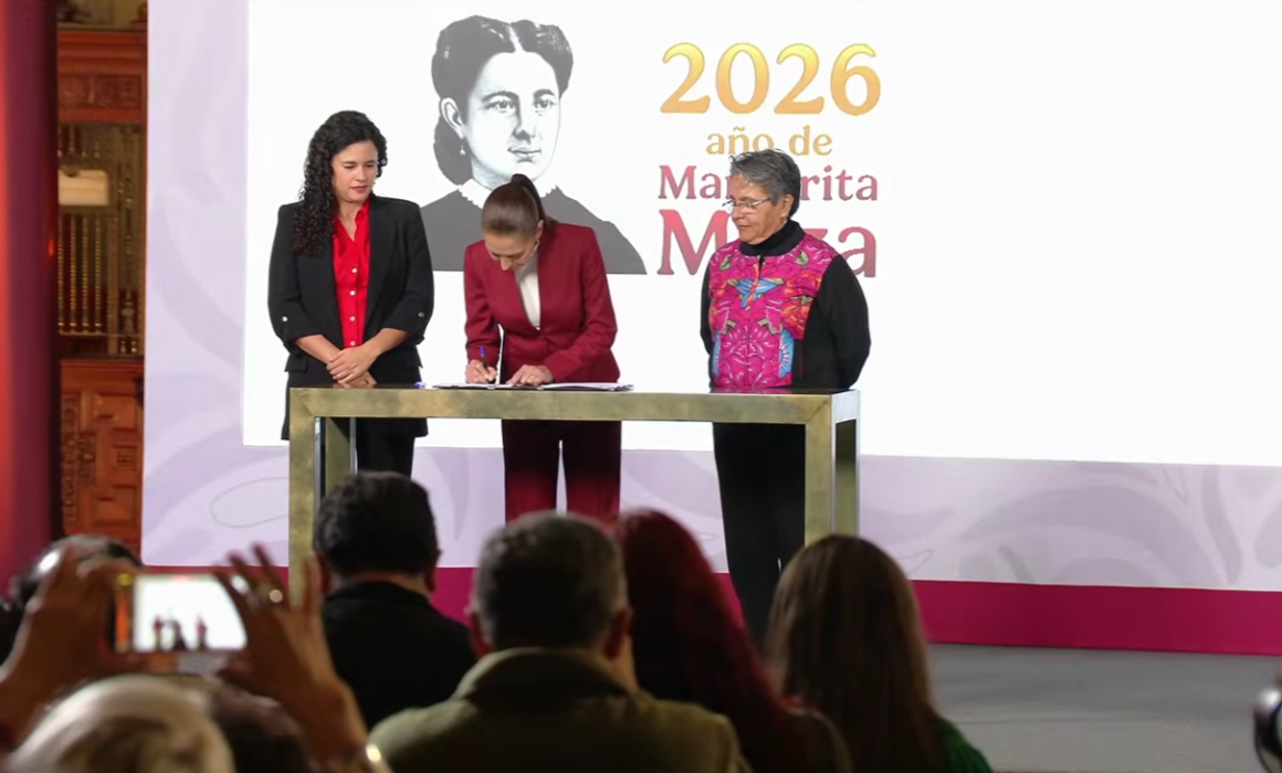 Firma Sheinbaum decreto para garantizar transparencia