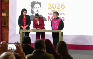 Firma Sheinbaum decreto para garantizar transparencia
