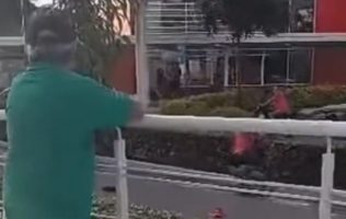 Graban asesinato y no ayudan; fue acuchillado en 20 ocasiones