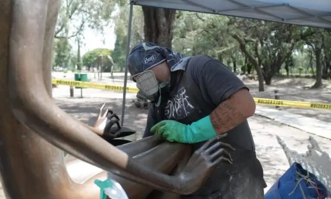 Inicia restauración de esculturas de Charlotte Yazbek en Izcalli