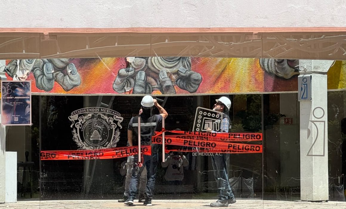 Inician reparación en la cubierta de Exposala de la FAD UAEMéx