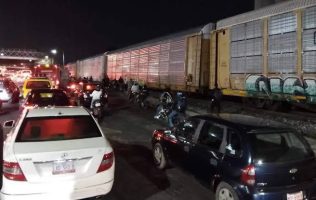 Lanza Semov app de alertas; busca frenar caos vial del tren en Toluca