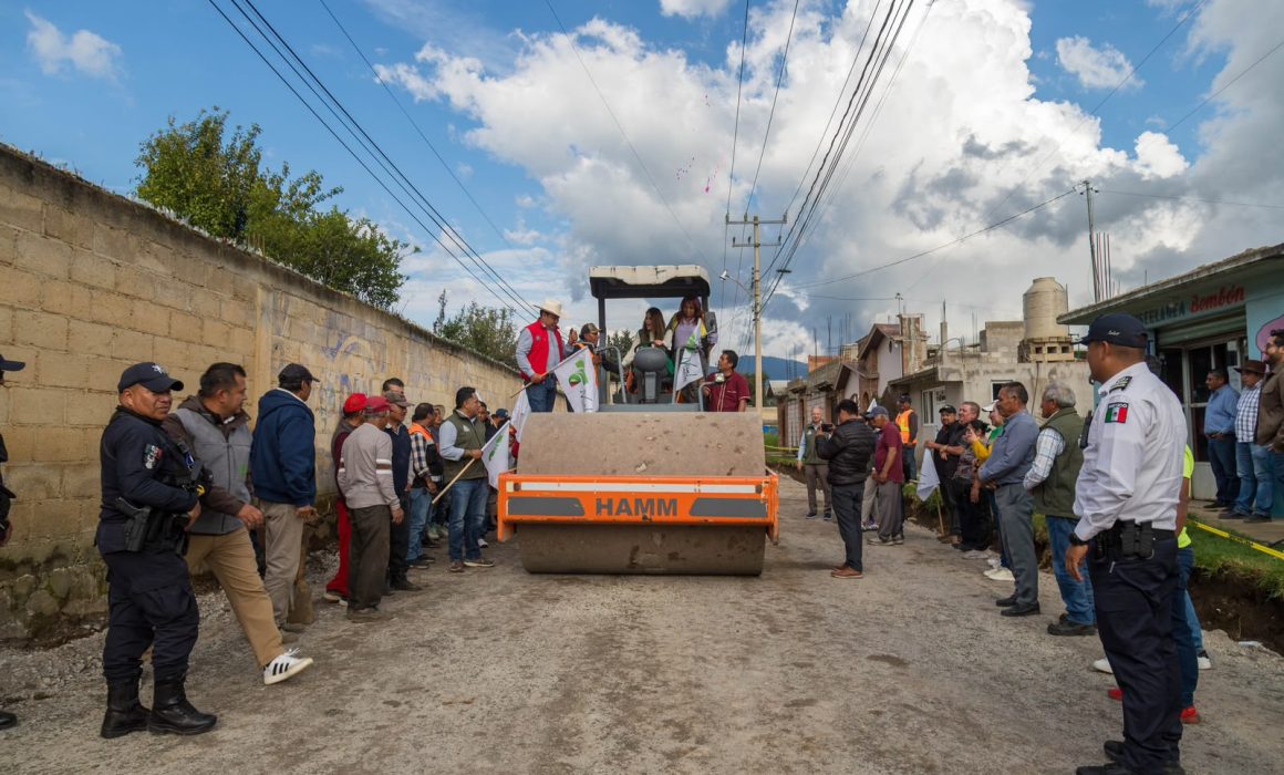 Mejorará Erika Olea la movilidad en Ahuatenco con nueva pavimentación