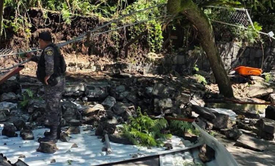 Mueren 3 trabajadores tras colapso de barda en Huixquilucan