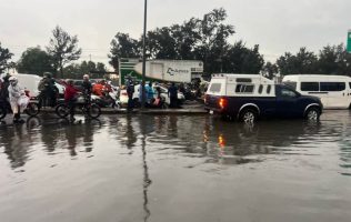 Obliga inundación en La Concordia a usuarios del Metro a caminar