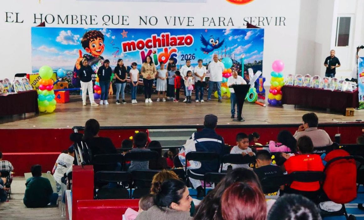 Obsequia Tlalnepantla mochilas a niños para este regreso a clases